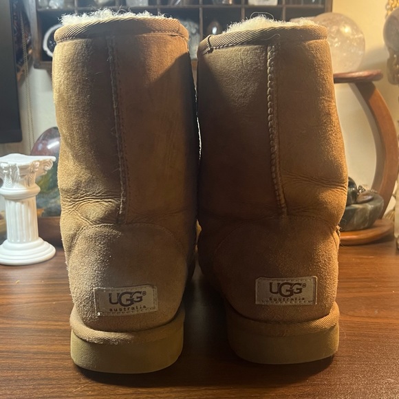 UGG Australia Short Classic Boot - Picture 6 of 13